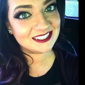 Meet your Posher, Claire